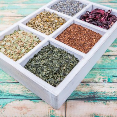 Kurutulmuş bitkisel çay seti