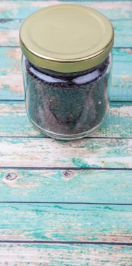 Bir kavanoz içinde siyah darı