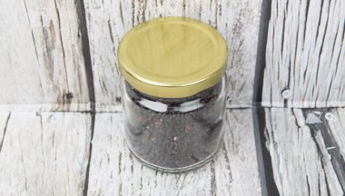 Bir kavanoz içinde siyah darı