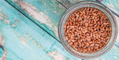 Bir kavanoza kahverengi darı