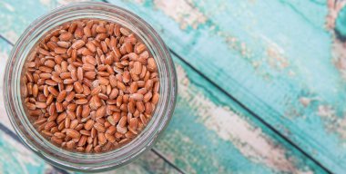 Bir kavanoza kahverengi darı