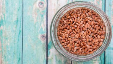 Bir kavanoza kahverengi darı