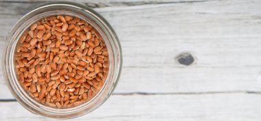 Bir kavanoza kahverengi darı