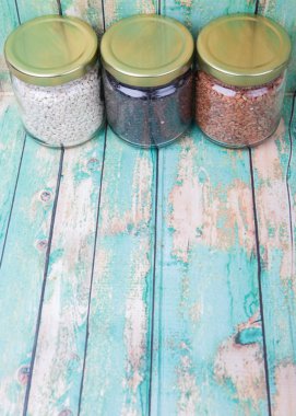 Beyaz, kahverengi, siyah darı