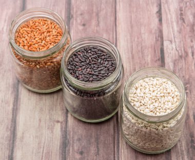 Beyaz, kahverengi, siyah darı