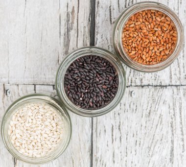 Beyaz, kahverengi, siyah darı