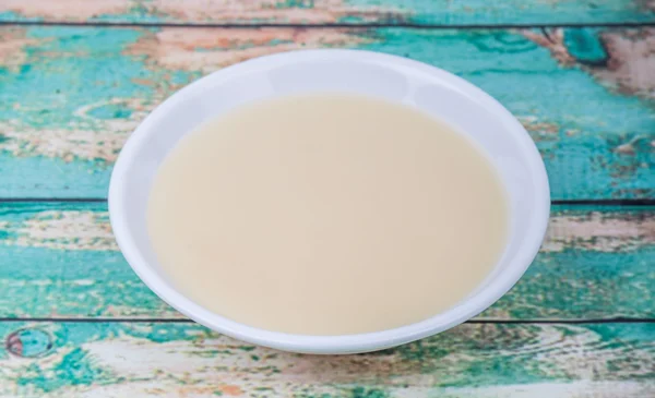Сладкое сгущенное молоко — стоковое фото