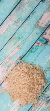 Tablo üzerinde kahverengi şeker