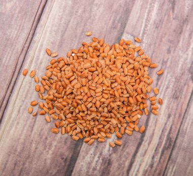 Tablo üzerinde siyah darı