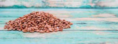 Tablo üzerinde siyah darı