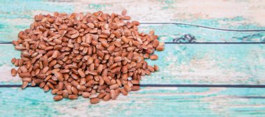 Tablo üzerinde kahverengi darı