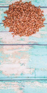 Tablo üzerinde kahverengi darı