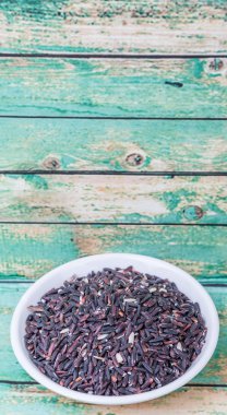 siyah yapışkan pirinç