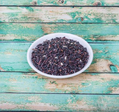 siyah yapışkan pirinç