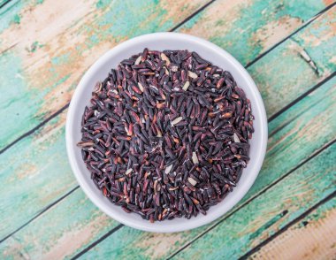 siyah yapışkan pirinç