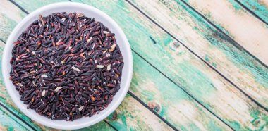 siyah yapışkan pirinç