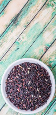 siyah yapışkan pirinç