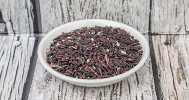 siyah yapışkan pirinç