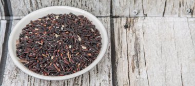 siyah yapışkan pirinç