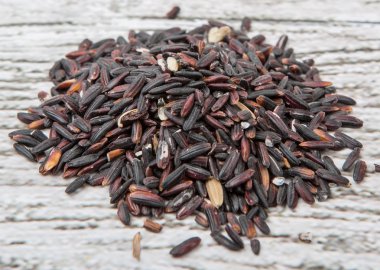 siyah yapışkan pirinç