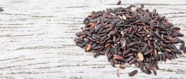 siyah yapışkan pirinç