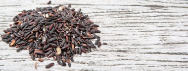 siyah yapışkan pirinç