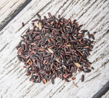 siyah yapışkan pirinç