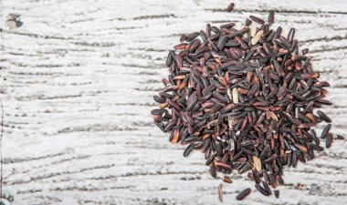 siyah yapışkan pirinç