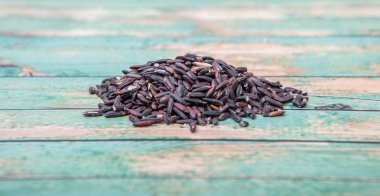 siyah yapışkan pirinç