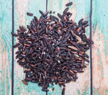 siyah yapışkan pirinç