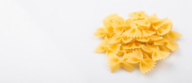 Makarna yay şeklinde