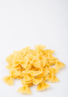 Makarna yay şeklinde