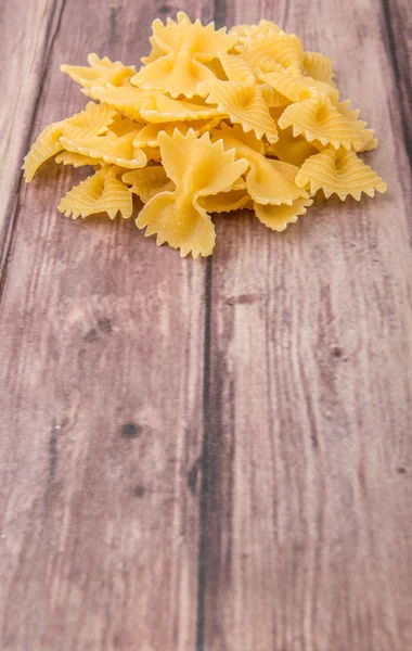 Сырая жёлтая паста — стоковое фото
