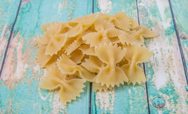 Сырая жёлтая паста — стоковое фото