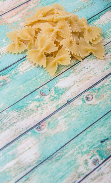 Raw yellow pasta — Stock Photo, Image