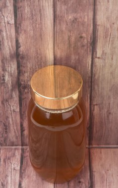 Uzun boylu kavanoz bal