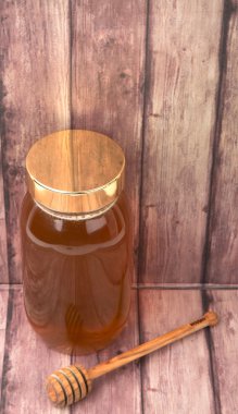 Uzun boylu kavanoz bal