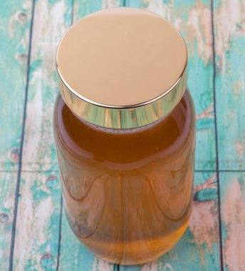 Uzun boylu kavanoz bal