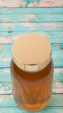 Uzun boylu kavanoz bal