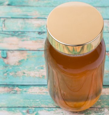 Uzun boylu kavanoz bal