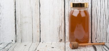 Uzun boylu kavanoz bal