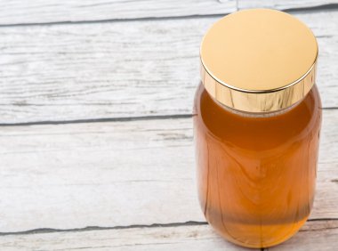 Uzun boylu kavanoz bal