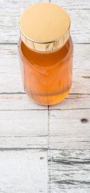 Uzun boylu kavanoz bal