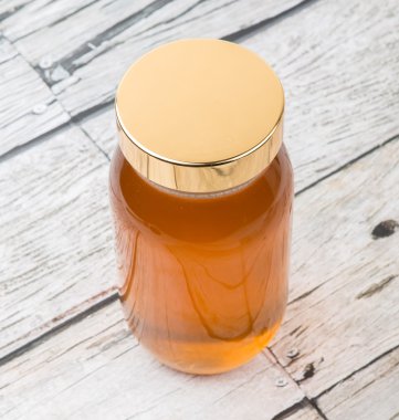 Uzun boylu kavanoz bal