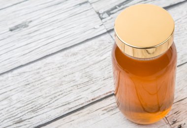 Uzun boylu kavanoz bal