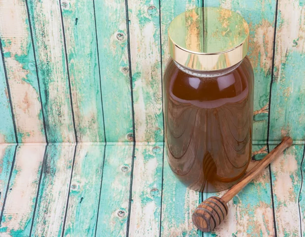 Uzun boylu kavanoz bal