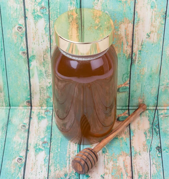 Uzun boylu kavanoz bal