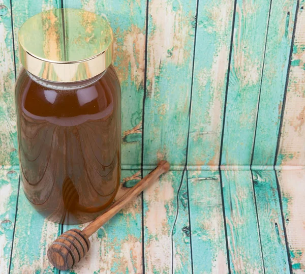 Uzun boylu kavanoz bal