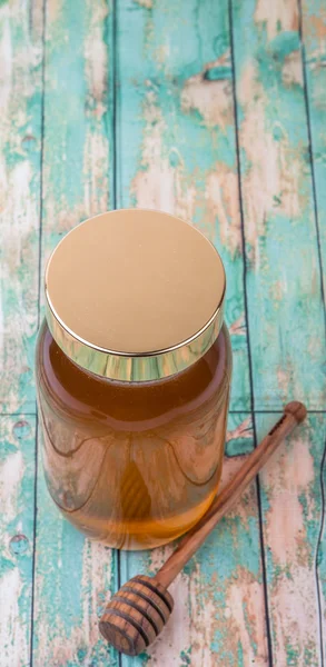 Uzun boylu kavanoz bal