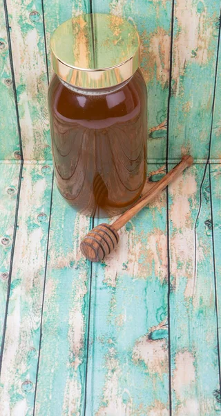 Uzun boylu kavanoz bal